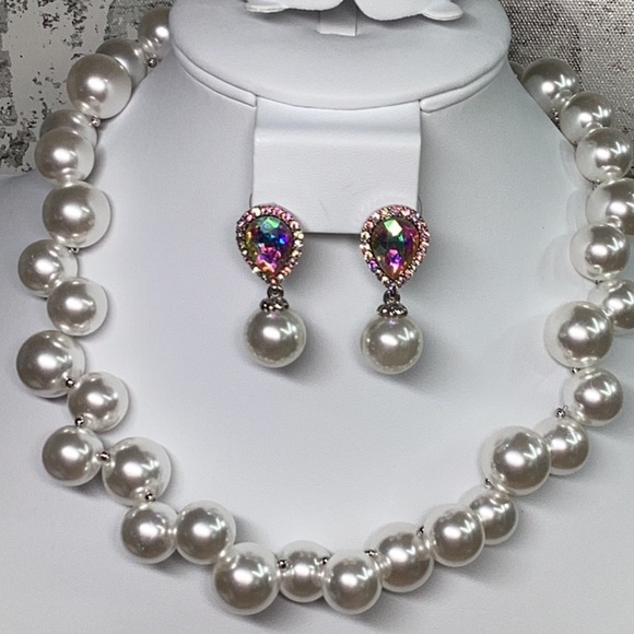 Vera Wang Faux Pearl Necklace Strung Uniquely w Coordinating Pierced Earrings - Picture 1 of 4